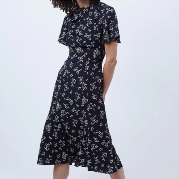 French Connection Anda Bruna Crepe Twist Neck Dress | Size‎ 2 - Picture 1 of 9